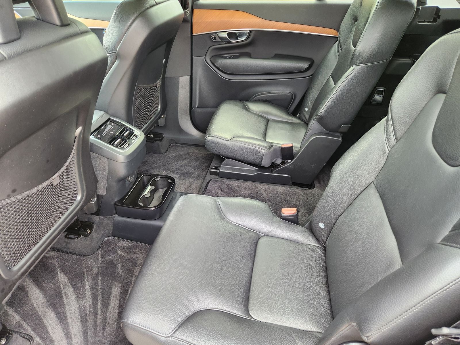 2021 Volvo XC90 T6 Momentum