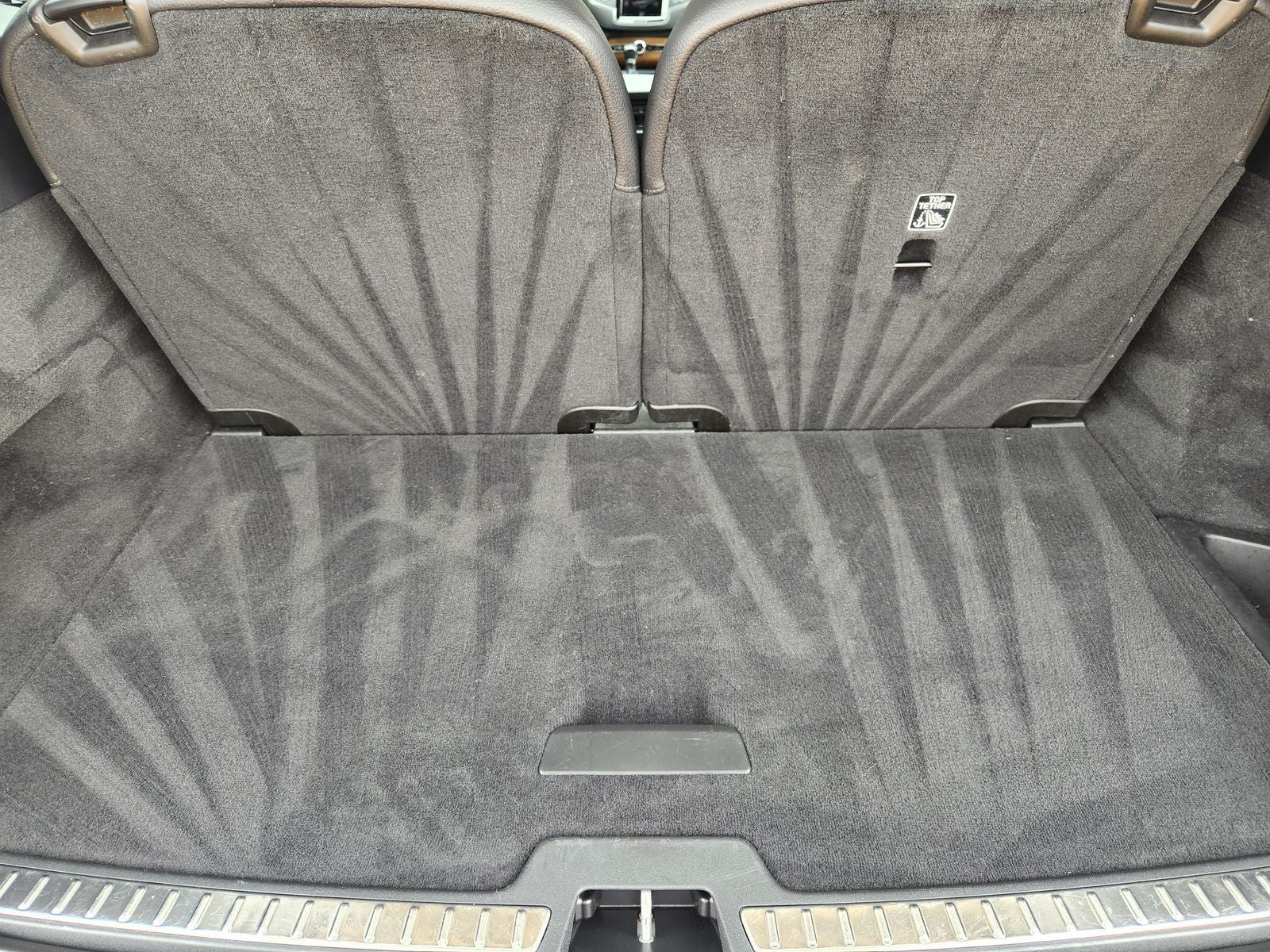 2021 Volvo XC90 T6 Momentum