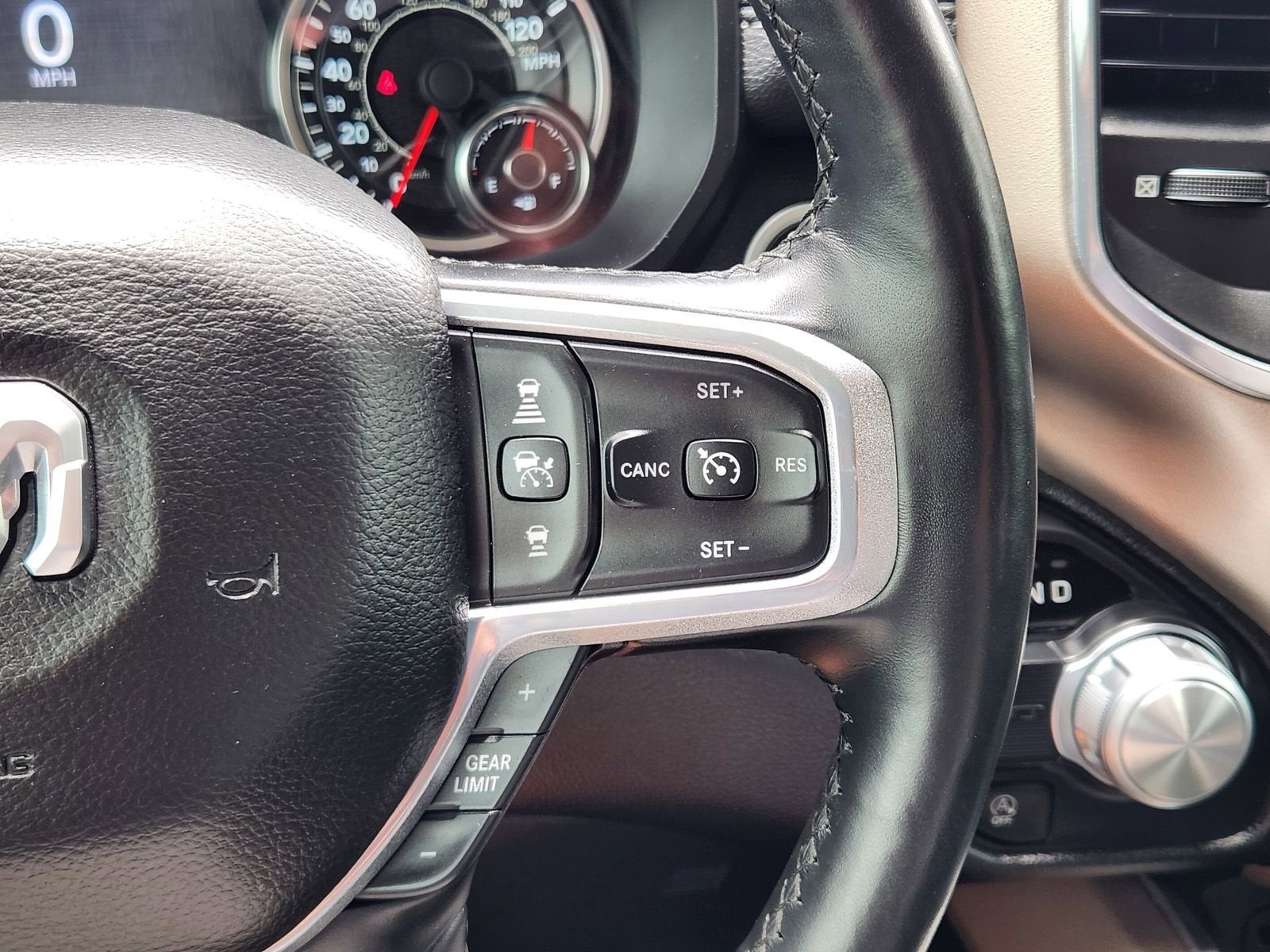 2019 RAM 1500 Laramie Crew Cab 4x2 5'7" Box