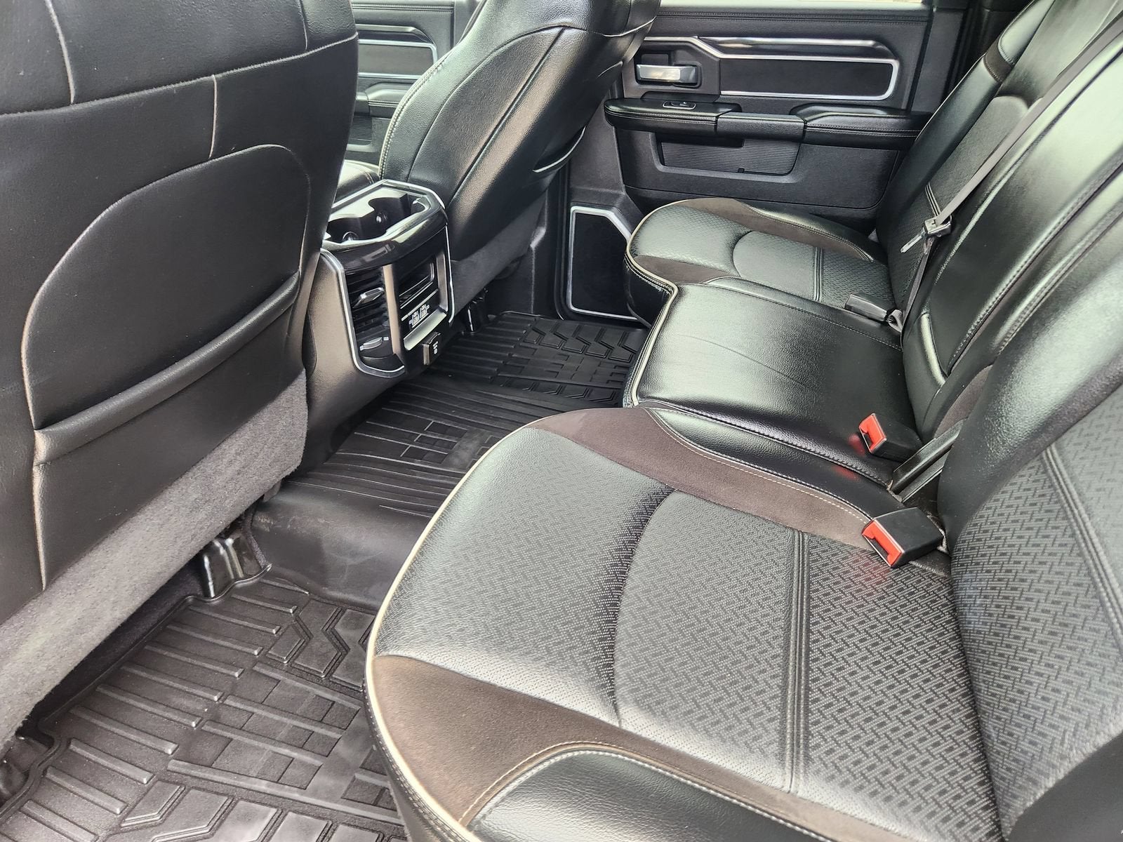 2022 RAM 3500 Laramie Crew Cab 4x4 8' Box