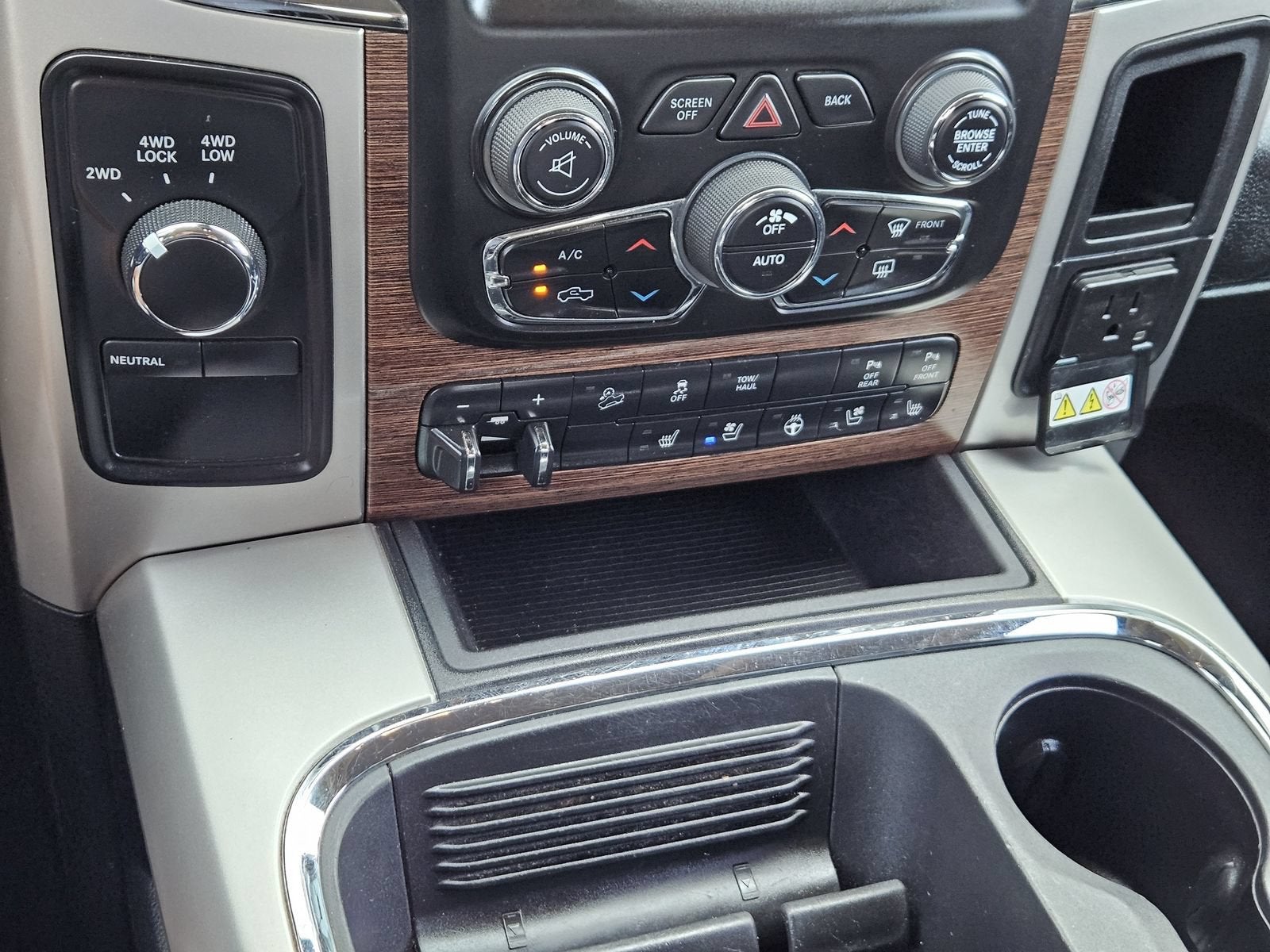 2018 RAM 2500 Laramie Crew Cab 4x4 6'4" Box