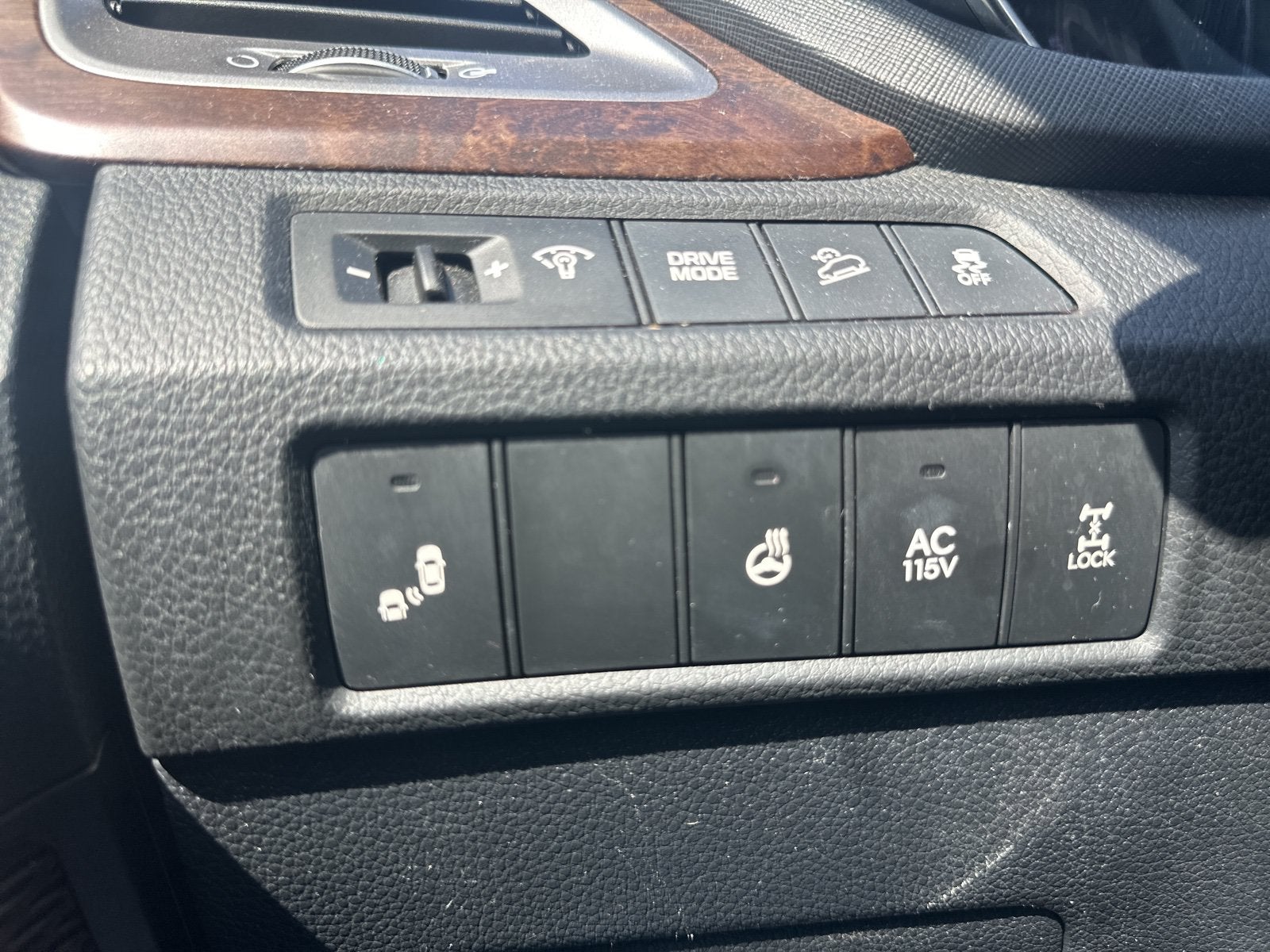 2017 Hyundai Santa Fe Limited Ultimate