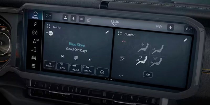 digital screen of a 2024 jeep wrangler showing media player and comfort options for all passengers